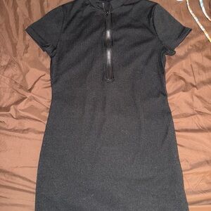 Chic Black Ribbed Mini Dress with Zipper